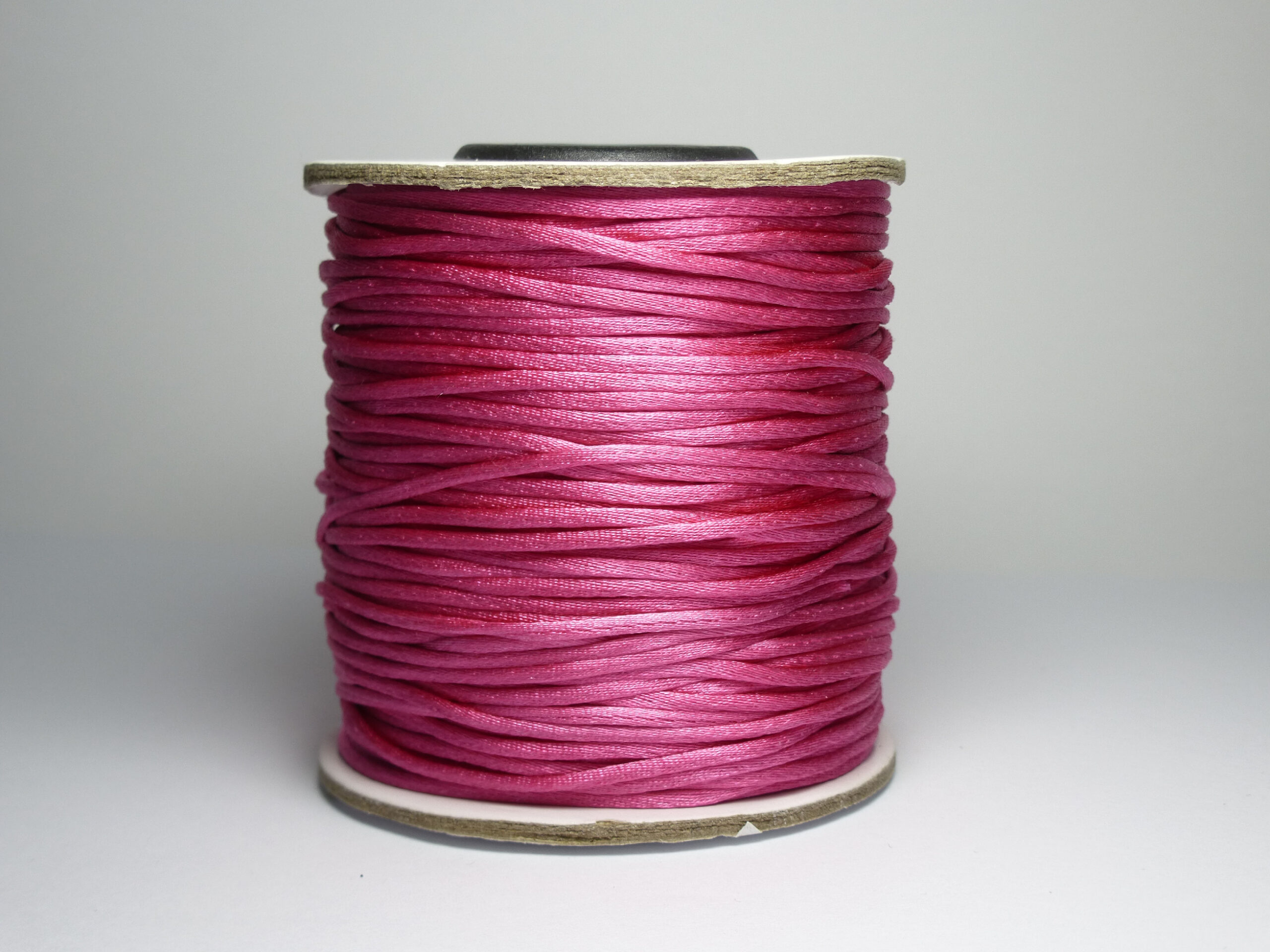 77537_nylon-saten-snurka-prumer-1mm-delka-cca-70-m-barva-ruzova 77537 nylon saten snurka prumer 1mm delka cca 70 m barva ruzova scaled